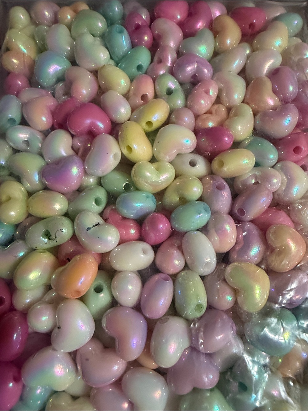 40 pieces Iridescent Pastel Heart Beads Multicolor Stringing Beads for Crafts